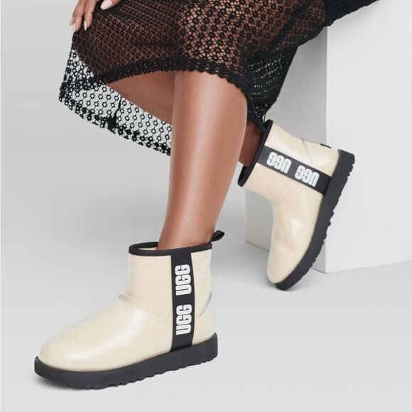 🎉Final Deal🎉UGG Kids Cream Boots - Picture 1 of 13